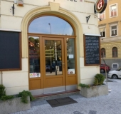 Bělehradská corner Fričova: Excelsior pub